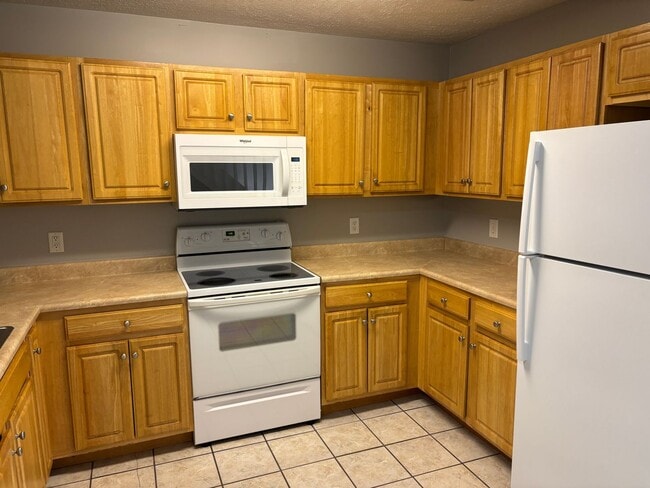 Building Photo - Coastal Duplex for Rent – Less Than One Mi...