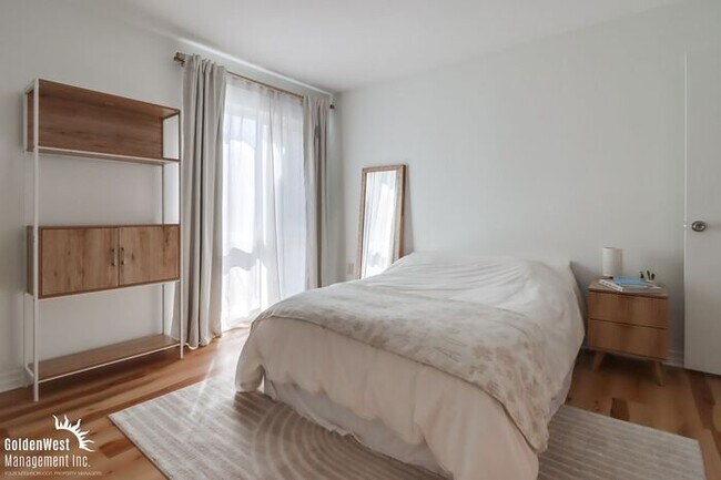 Building Photo - Bright and Spacious 2Bdm, 2Ba Condo in the...