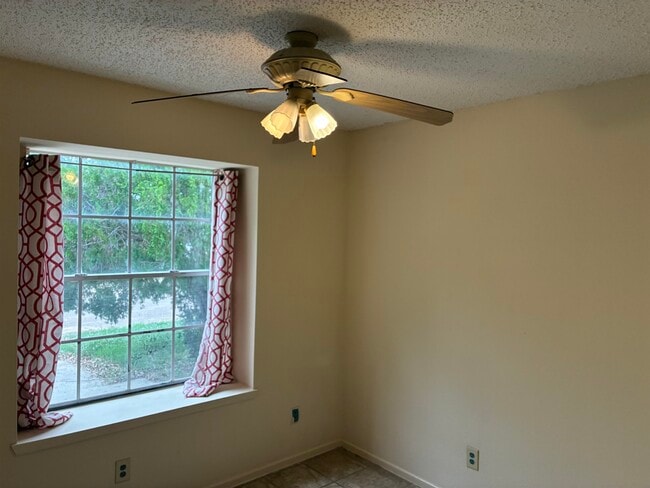 Building Photo - 1219 Truman Ln