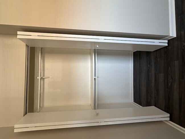 Building Photo - 2220 Abbeywood Dr