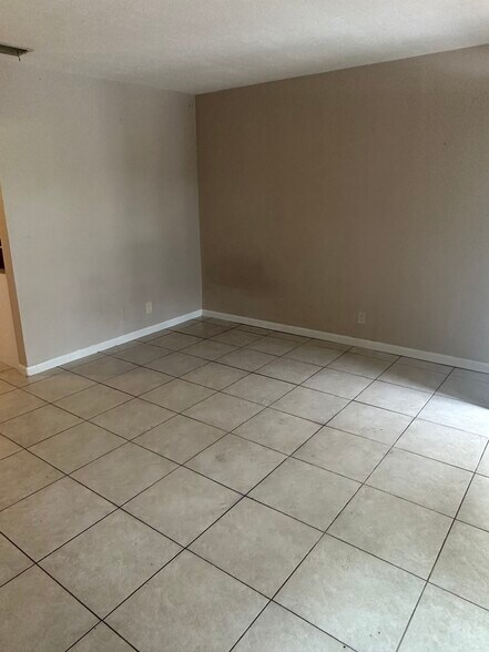 Livingroom - 5910 NE 18th Ave