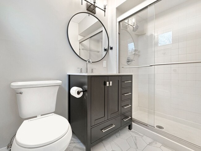 Building Photo - 645 Windemere Curve