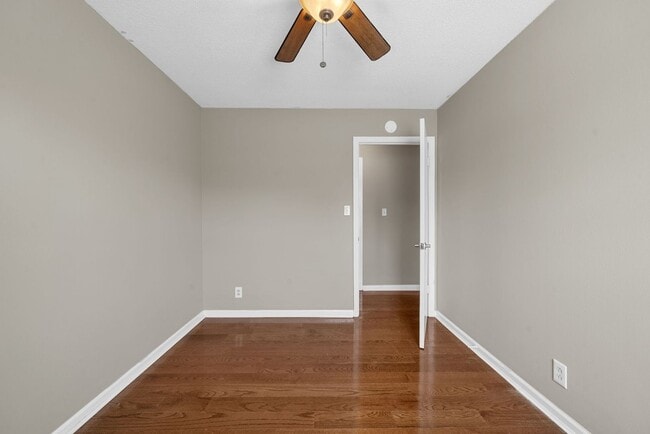 Building Photo - 3 Bedroom 2 Bath Dog Friendly Home For Rent Near Providence Blvd.