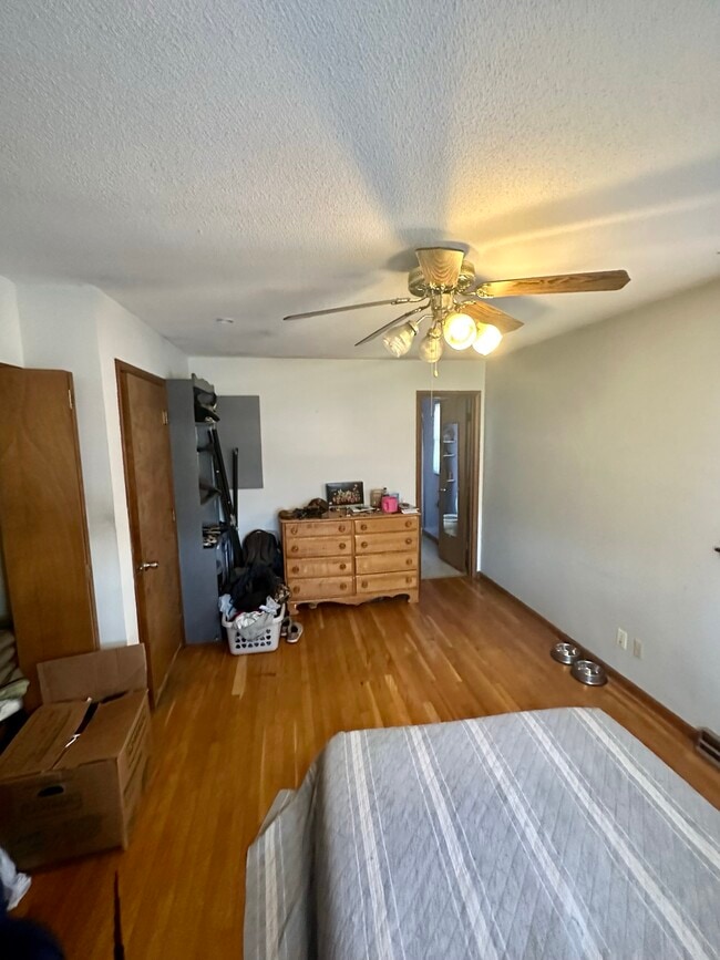 Building Photo - 2437 Vaughn Dr