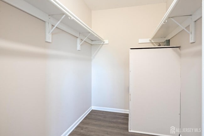 Building Photo - 607 Ravens Crest Dr