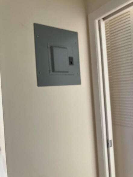 Building Photo - 2556 Dudley Dr E