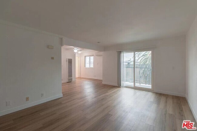 Entry - 601 S Grevillea Ave