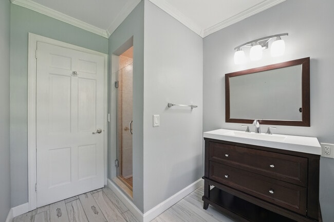 Building Photo - 190 E Rocks Rd