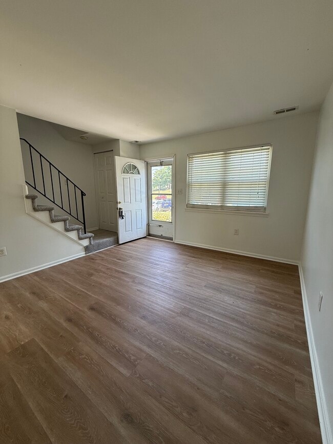 Building Photo - 6407 Continental Dr