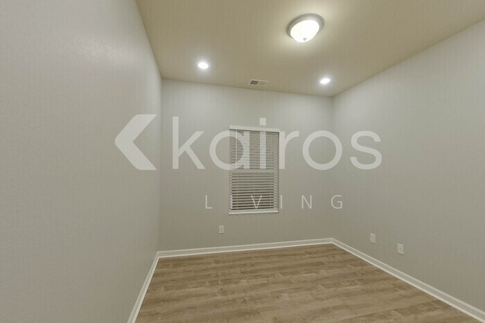 Building Photo - 10685 Bent Brook Dr