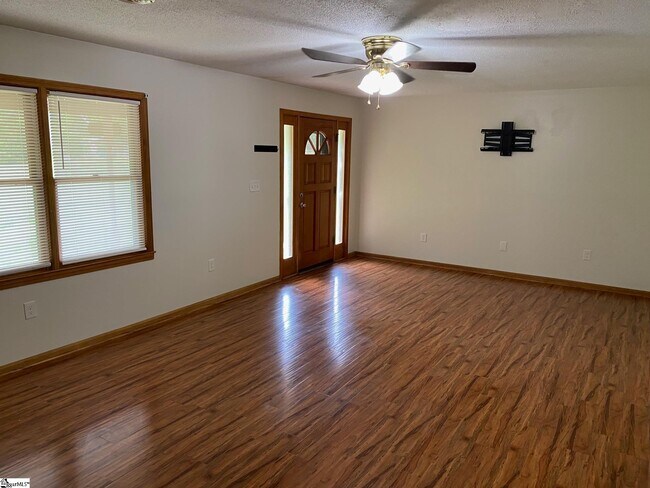 Building Photo - 493 Tanyard Rd