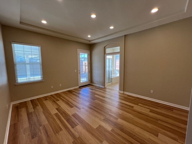 Building Photo - 4-bedroom single story located in Sylvan S...