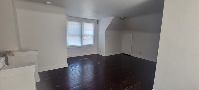 Building Photo - 2044 Iuka Ave