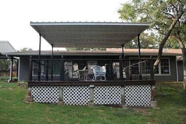 Building Photo - 126 Country Club Dr
