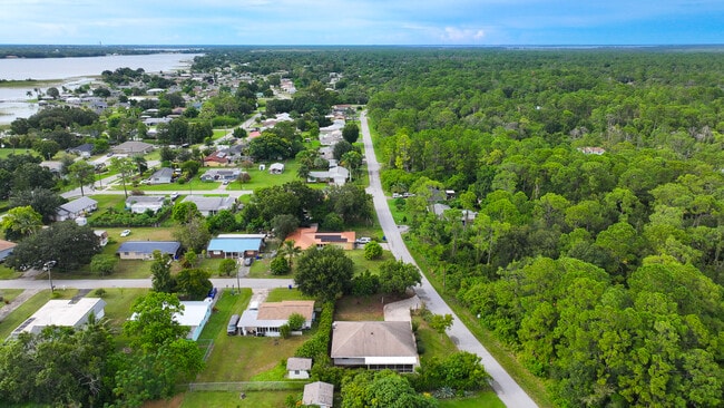 Building Photo - 208 Serenade Dr