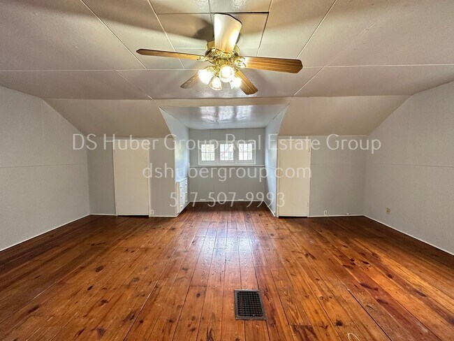 Building Photo - 302 N Hayford Ave