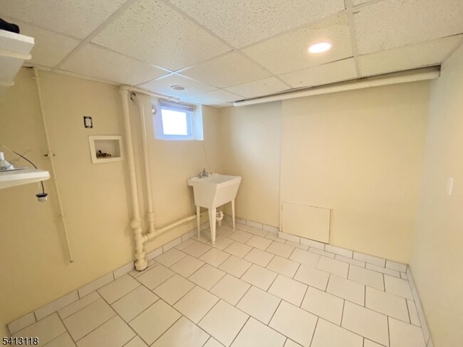 Building Photo - 52 Day St