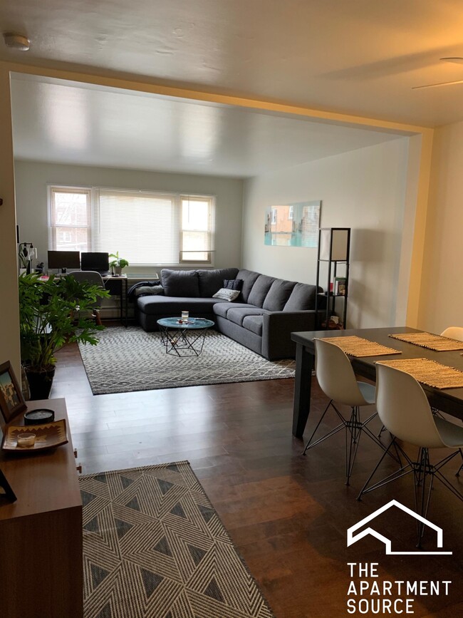 Building Photo - 7319 N Rogers Ave