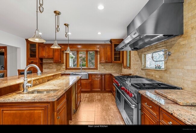 Building Photo - 190 E Rocks Rd