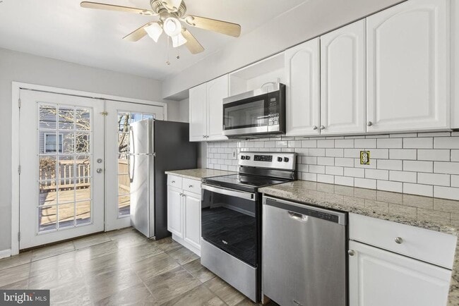 Building Photo - 12 S Washington St