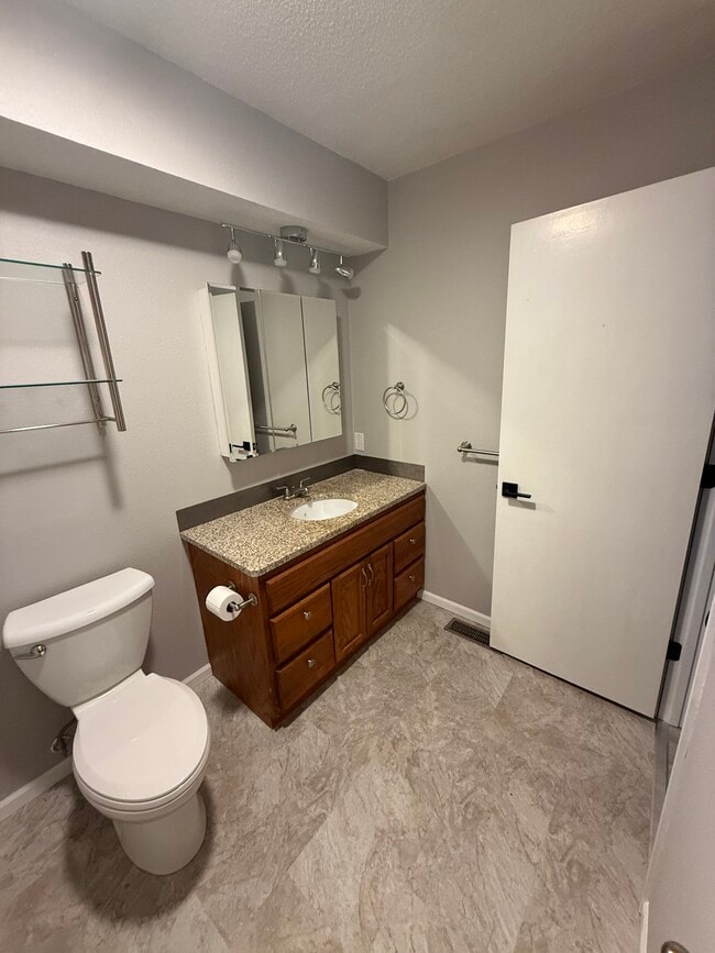 Building Photo - 14102 Southwind Dr