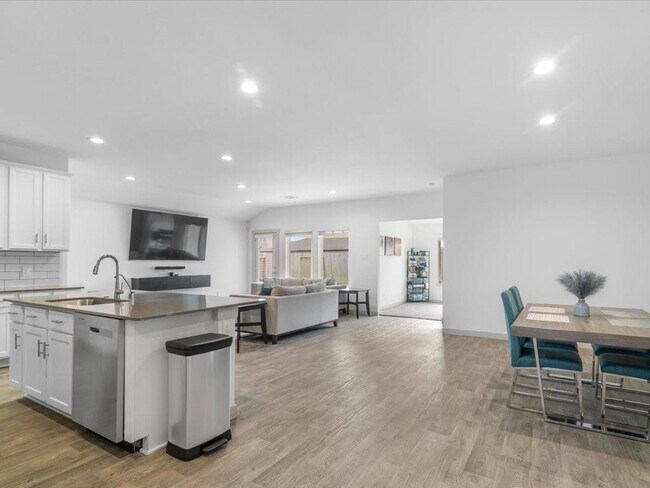 Building Photo - 1702 Maclane Ct