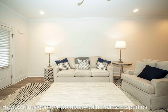 Building Photo - 4 br, 4 bath House - 388 Sanders St.