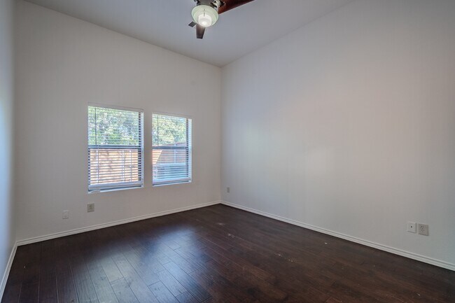 Building Photo - 1144 Landon Ln