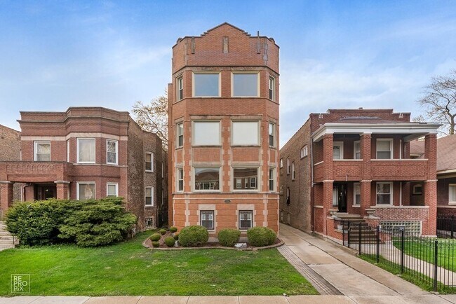 Primary Photo - 7751 S Saginaw Ave