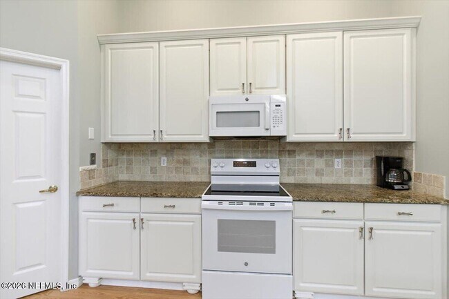 Building Photo - 160 Crossroad Lakes Dr