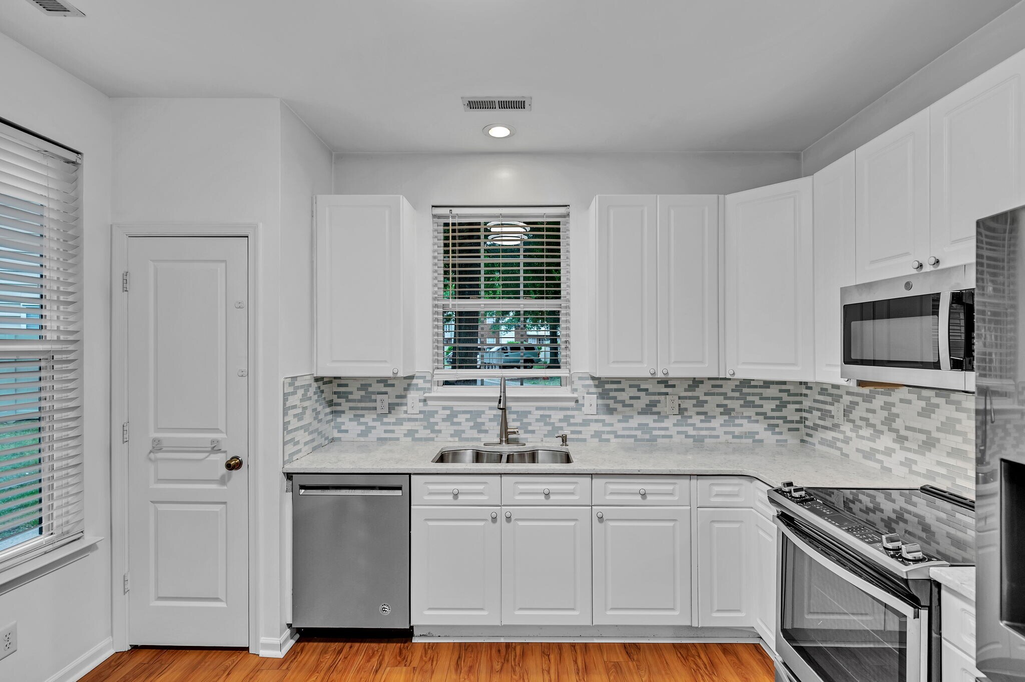 Building Photo - 5905 Echingham Dr