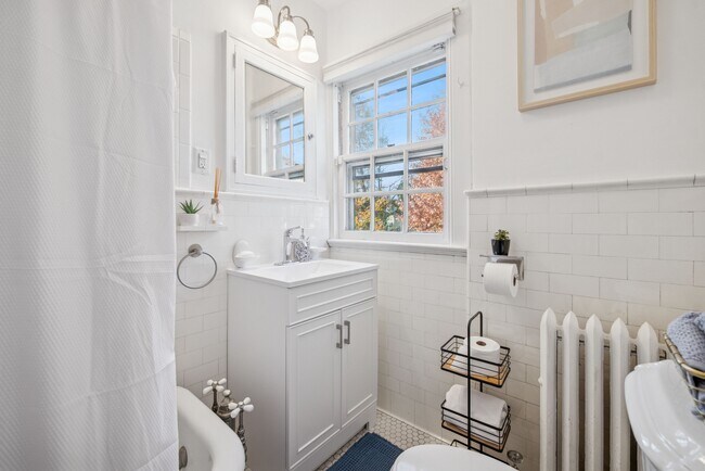 Building Photo - 258 Ridgewood Ave