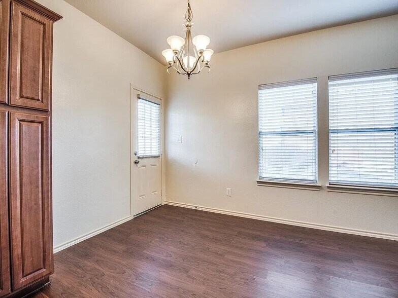 Building Photo - 830 Parkplace Ridge