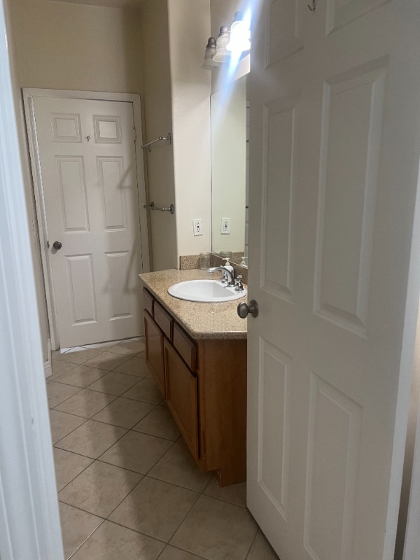 Building Photo - 452 W Duarte Rd