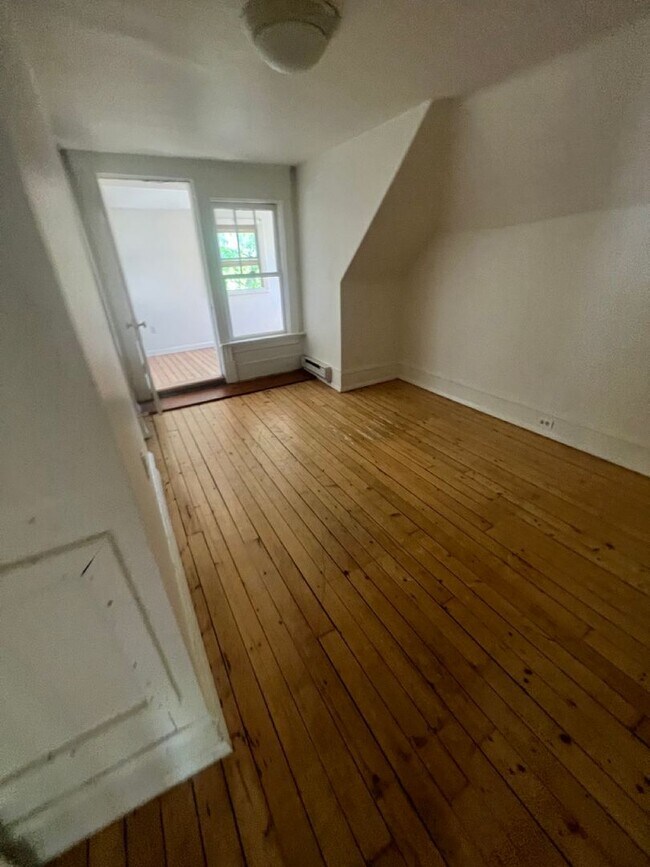 Building Photo - 52 Hickok Pl