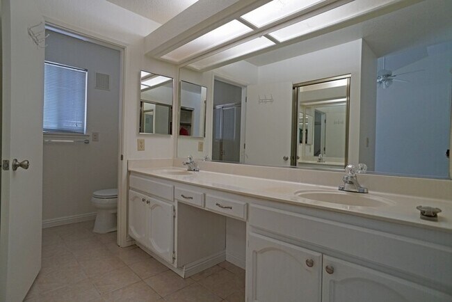 Building Photo - beautiful 3-bedroom, 2-bathroom single-story home in Roseville!
