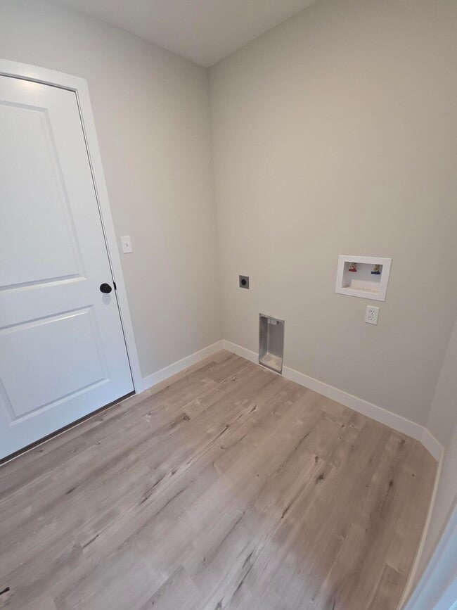 Building Photo - 3960 Clydesdale Dr