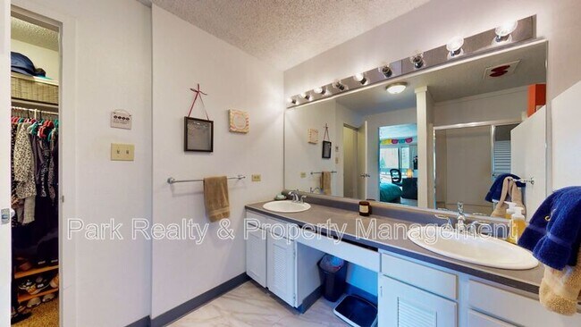 Building Photo - 555 E 10th Ave