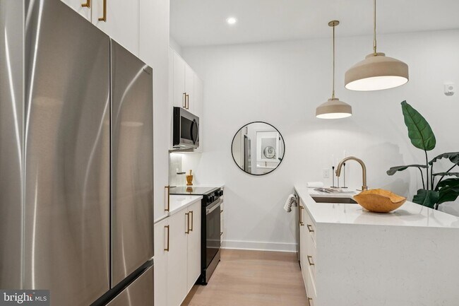 Building Photo - 30 W Allens Ln