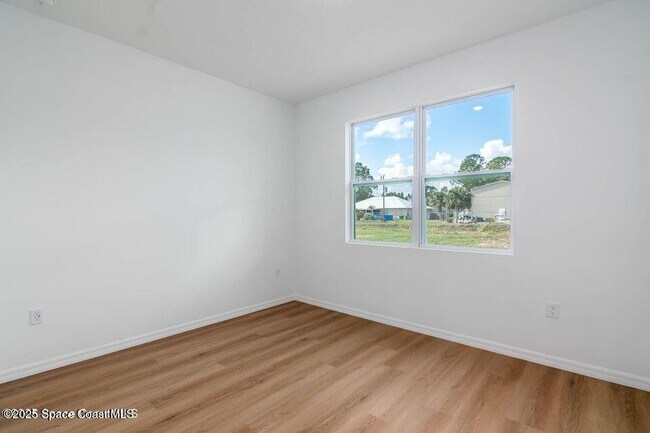 Building Photo - 1658 Hamilton Ave SW