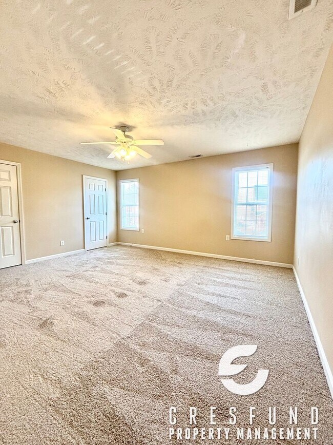 Building Photo - Spacious 3 Bed 2.5 Bath Townhouse - AVAILABLE FOR MOVE IN NOW!