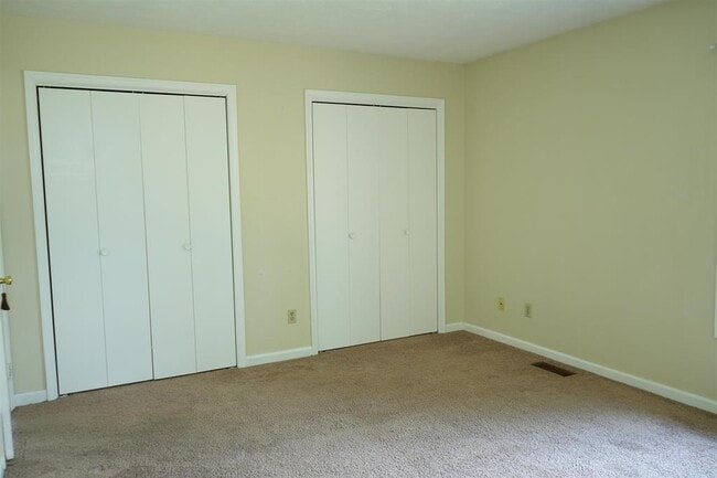 Building Photo - 832 Vine St