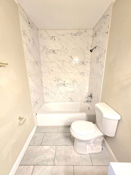 Building Photo - Location, Location!! 3 bedroom condo available now in Altamonte Springs