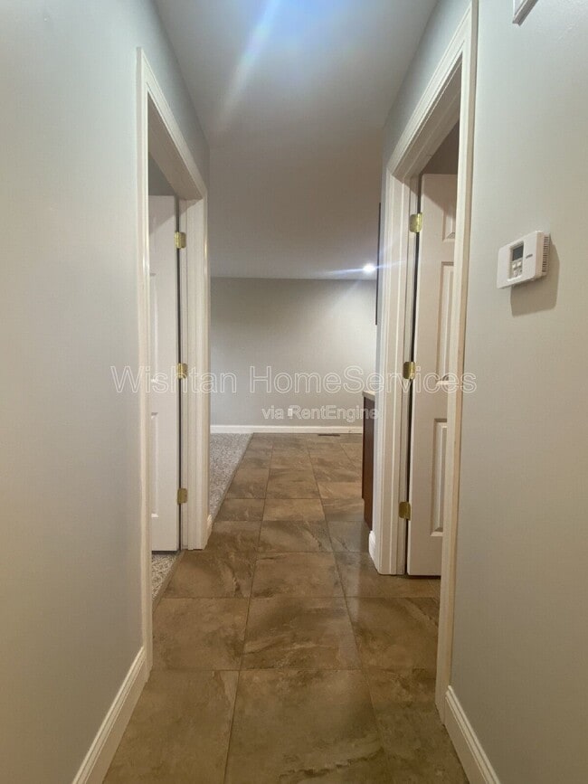 Building Photo - 524 W Murray St