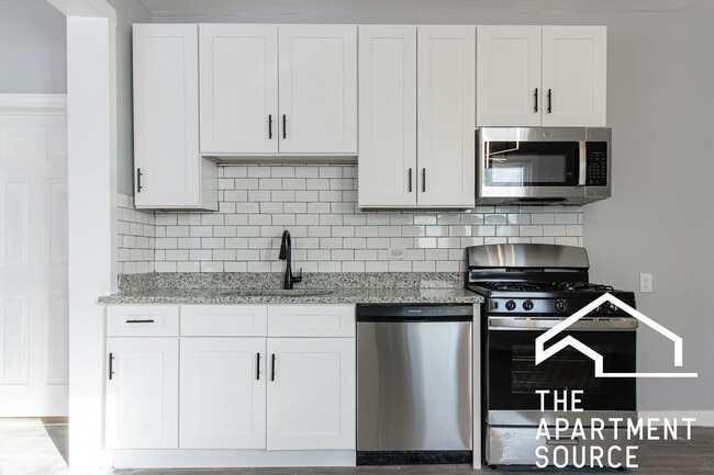 Building Photo - 2659 W Homer St