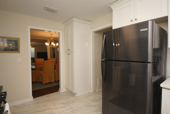 Building Photo - 37 Magnolia Ave SE