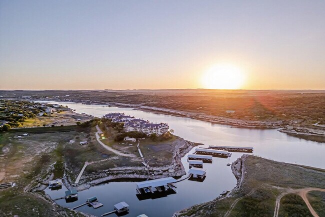 Building Photo - 3404 American Dr