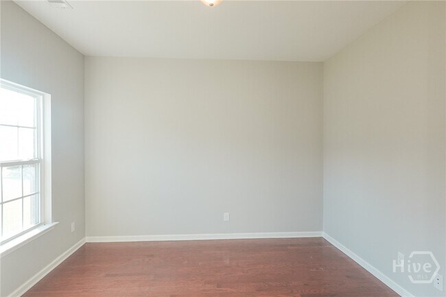 Building Photo - 25 Litchfield Dr