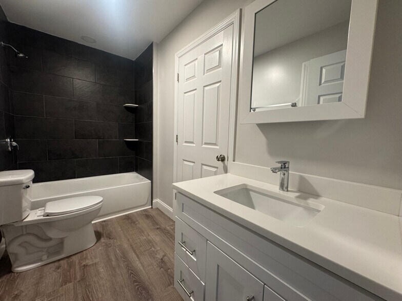 Building Photo - 10 Bouton St