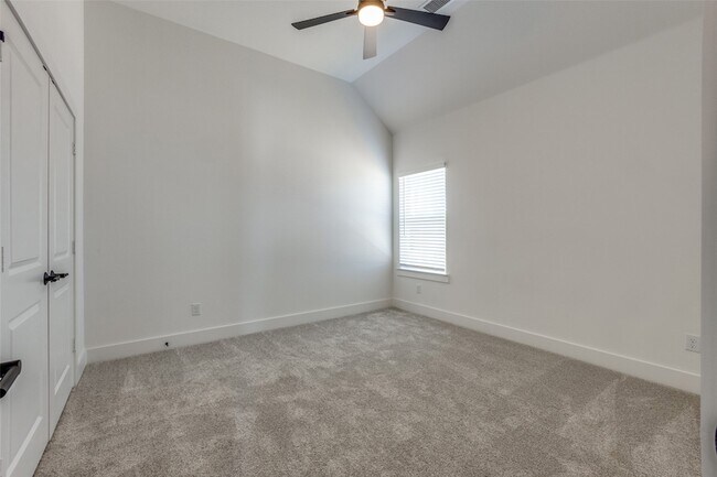 Building Photo - 6204 Mulberry Creek Ln